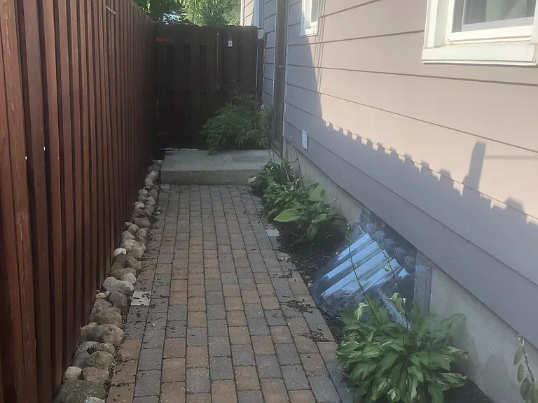 Side entry to home
