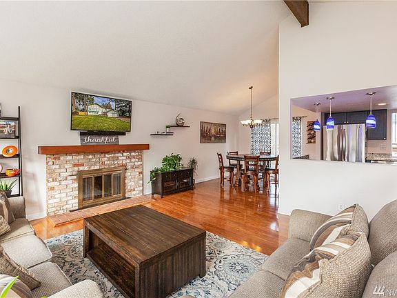 3rd image of 3741 SE Buckingham Dr