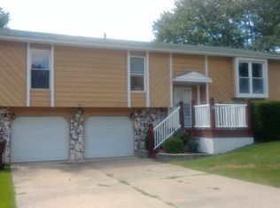16 Oak Bluff Dr, Saint Peters, MO 63376