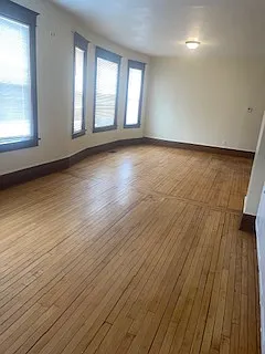 880 Margaret St Photo 1