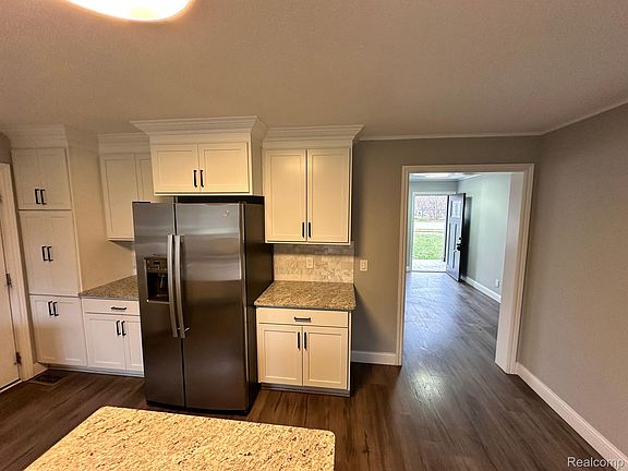3rd image of 24739 Middlebelt Rd
