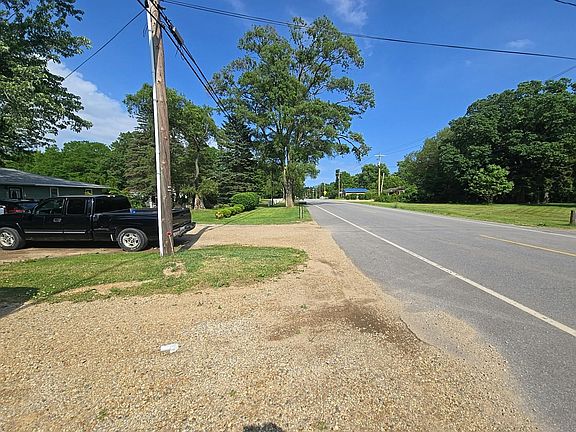 4th image of 1549 E Empire Ave