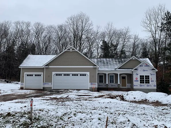 22 Sand Dunes Trl, Spencerport, NY 14559