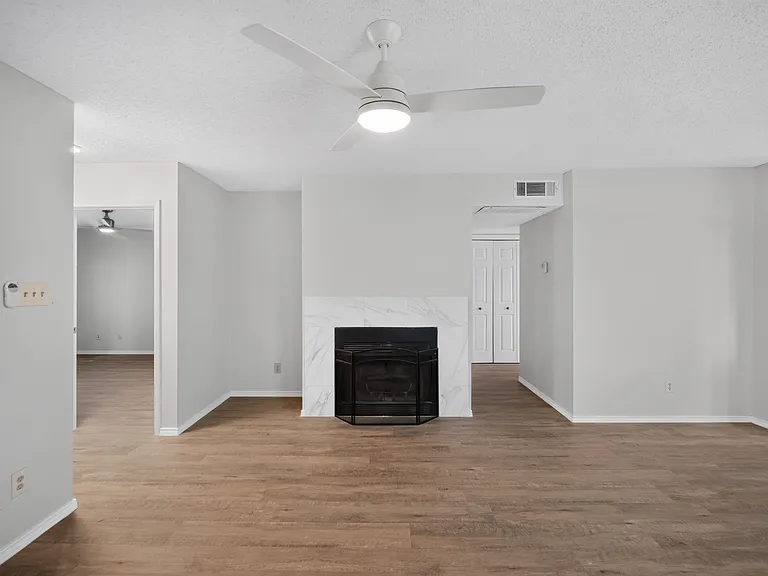 2111 E Belt Line Rd — Photo 10