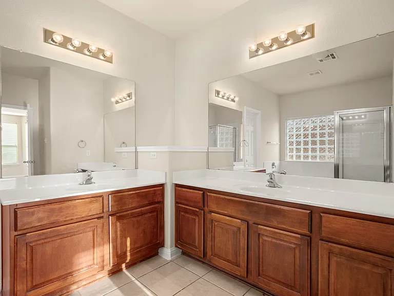 10105 Wind Cave Trl — Photo 12