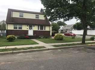 211 Pandolfi Ave, Secaucus, NJ 07094