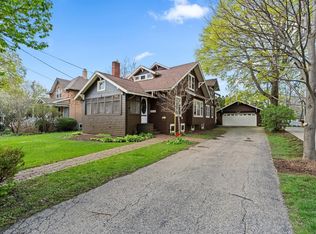 246 W Lake St, Barrington, IL 60010