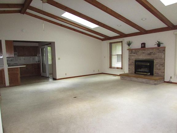 3rd image of 111 Trafalgar Dr