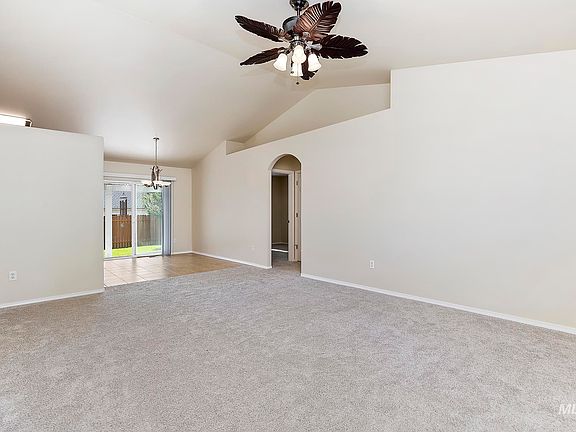 4th image of 637 Parkwood Dr