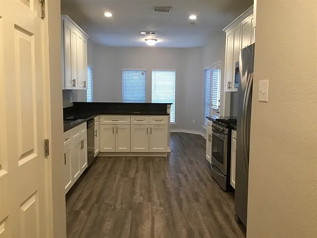 4 bed, 3.5 bath, 3417 sqft, $3,095 — Photo 3