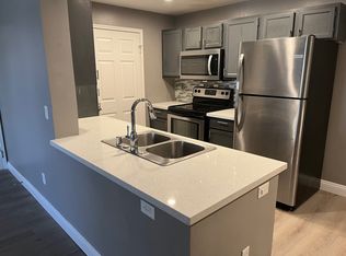 231 W Horizon Ridge Pkwy APT 222, Henderson, NV 89012
