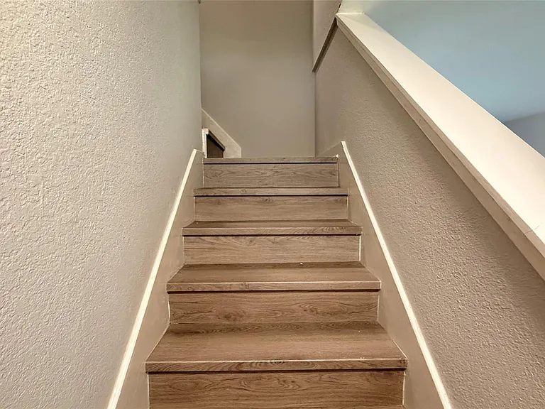 805 Malden Cv — Photo 11