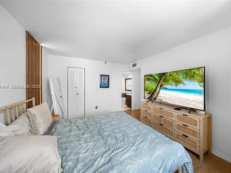 5880 Collins Ave #1007 — Photo 16