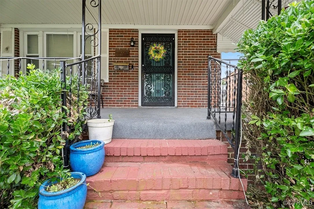 3 bed, 1400 sqft, $2,300 — Photo 1
