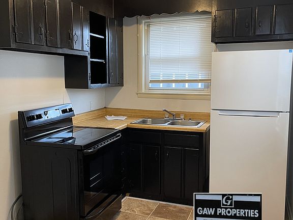 4th image of 108 Lewis St #A