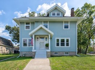 402 Bethel St, Parkersburg, IA
