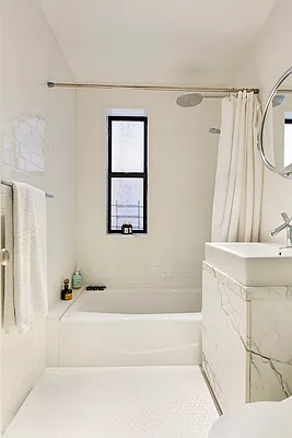 Sold by Avenue Real Estate | media 9