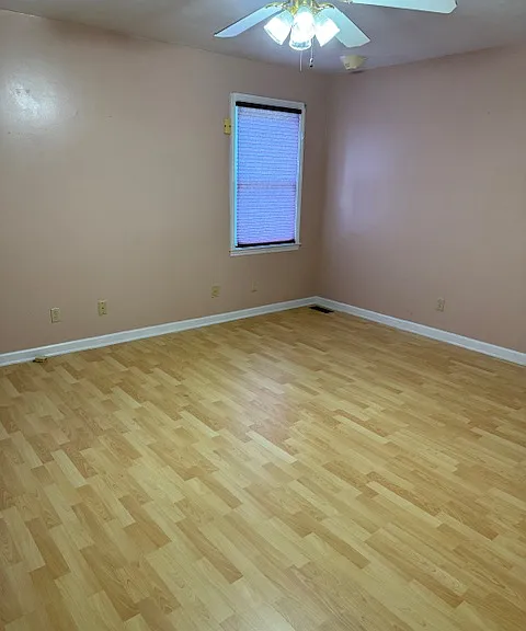1505A Englewood Roadelgin — Photo 13