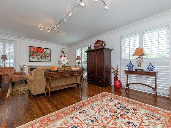 2nd image of 2808 Van Aken Blvd APT 2