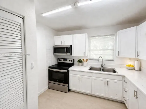 15761 SW 303rd St, Homestead, FL 33033