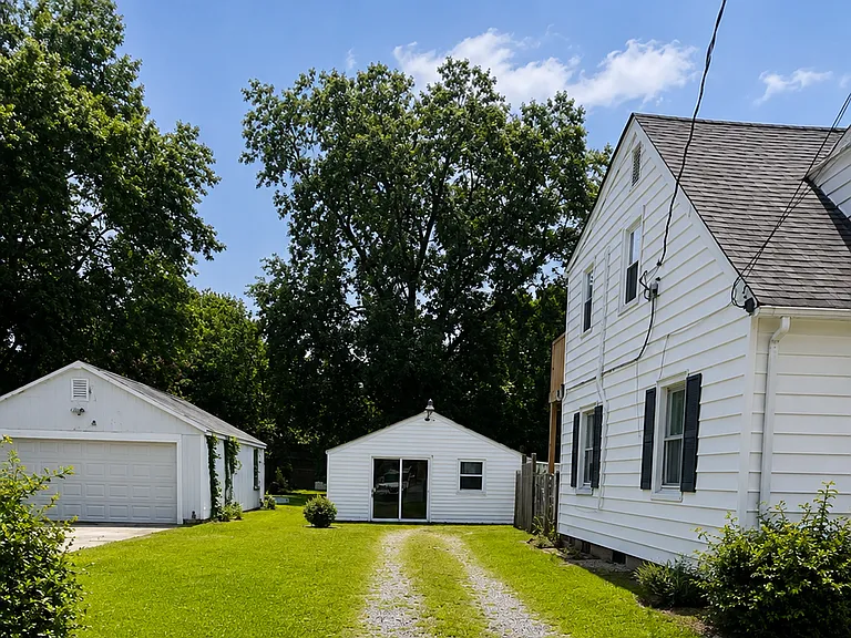 1006 Briarfield Rd — Photo 1