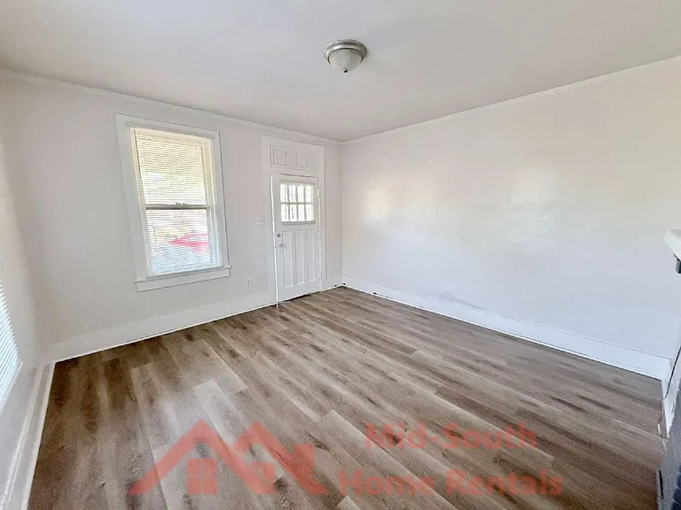 331 W Dison Ave — Photo 5