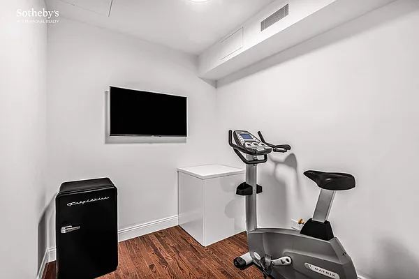 Sold by Sotheby's International Realty | media 20