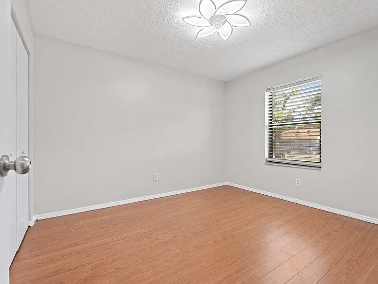 3 Olive Drive Run — Photo 16