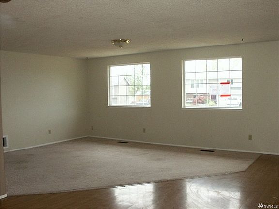 4th image of 311 N Grape Dr