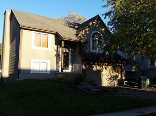 2433 Sandler Dr, Urbandale, IA 50322