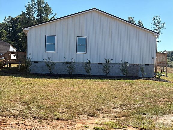 5th image of 550 Dills Rd