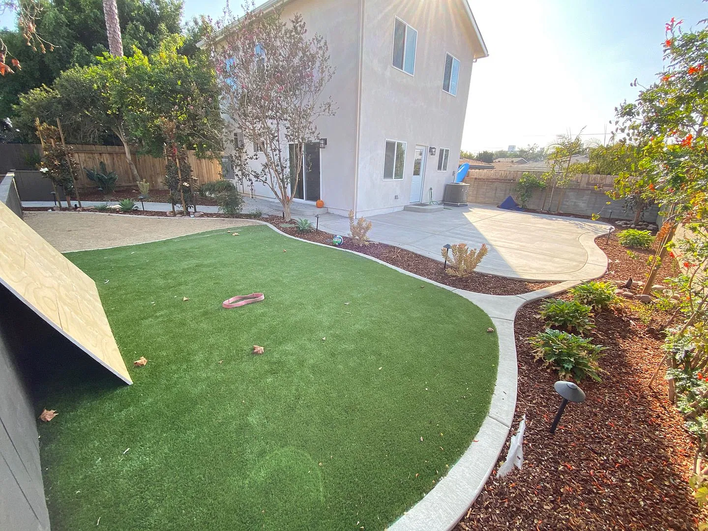 4BD/2BA, Private Yard!! — Photo 2