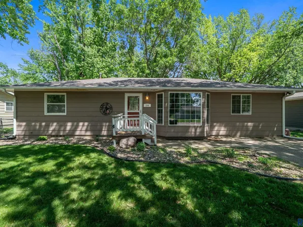 204 N Maple St, Viborg, SD 57070