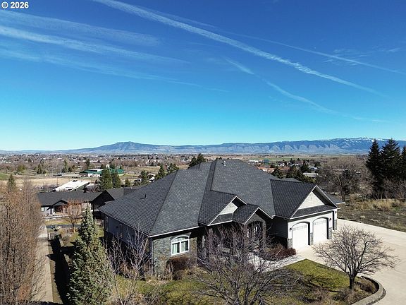 2nd image of 121 Ridge Dr