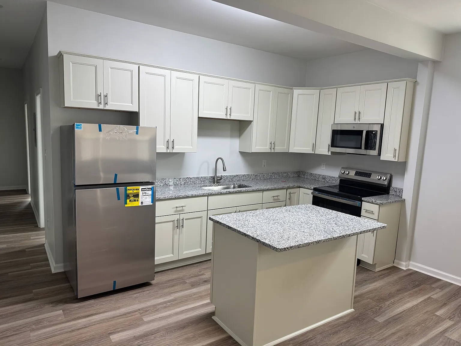 2 bed, 750 sqft, $1,575 — Photo 3