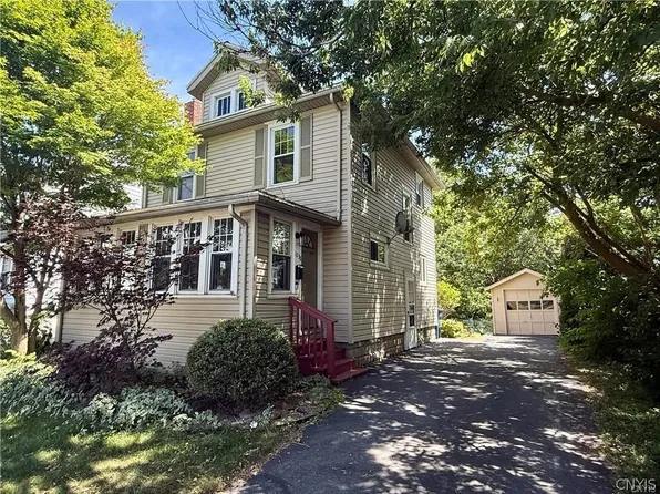 1038 Sunnycrest Rd, Syracuse, NY 13206