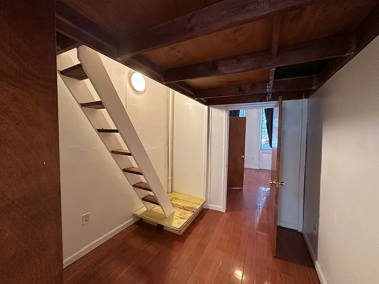 223 Van Brunt St #1R — Photo 6