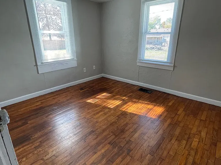 2117 N Ault Ave — Photo 8