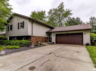 31 Hawthorn Ln, Pleasant Plains, IL 62677