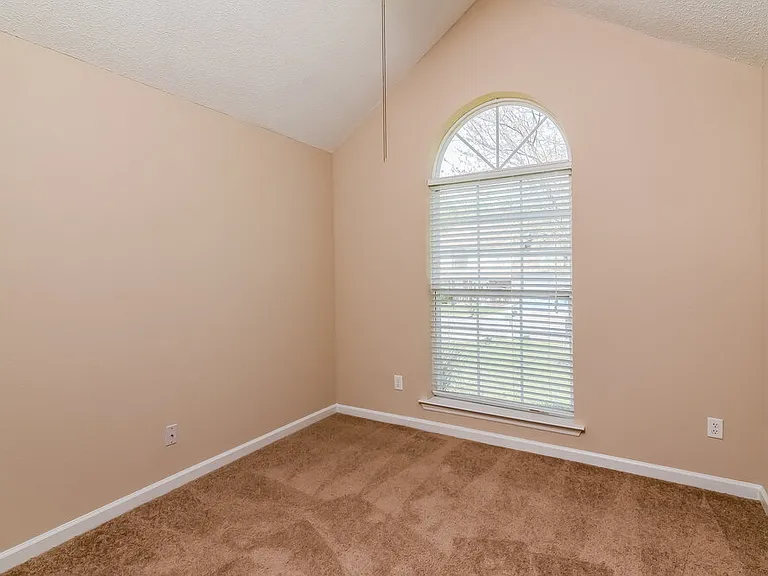 2204 Joann Dr — Photo 9