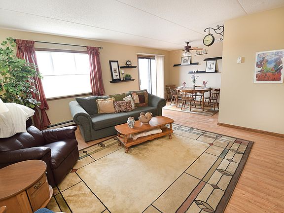 4th image of 2200 S 29th St Unit 33N