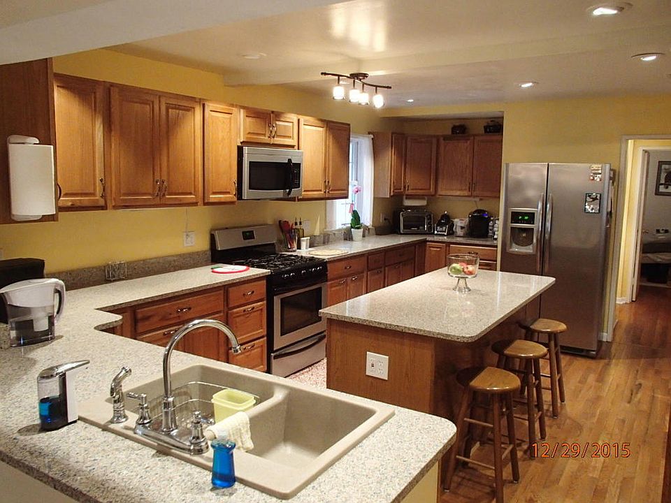 2nd image of 1237 Hawthorne Cir