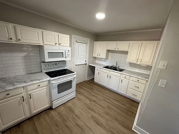 5th image of 1601 Columbia Ave