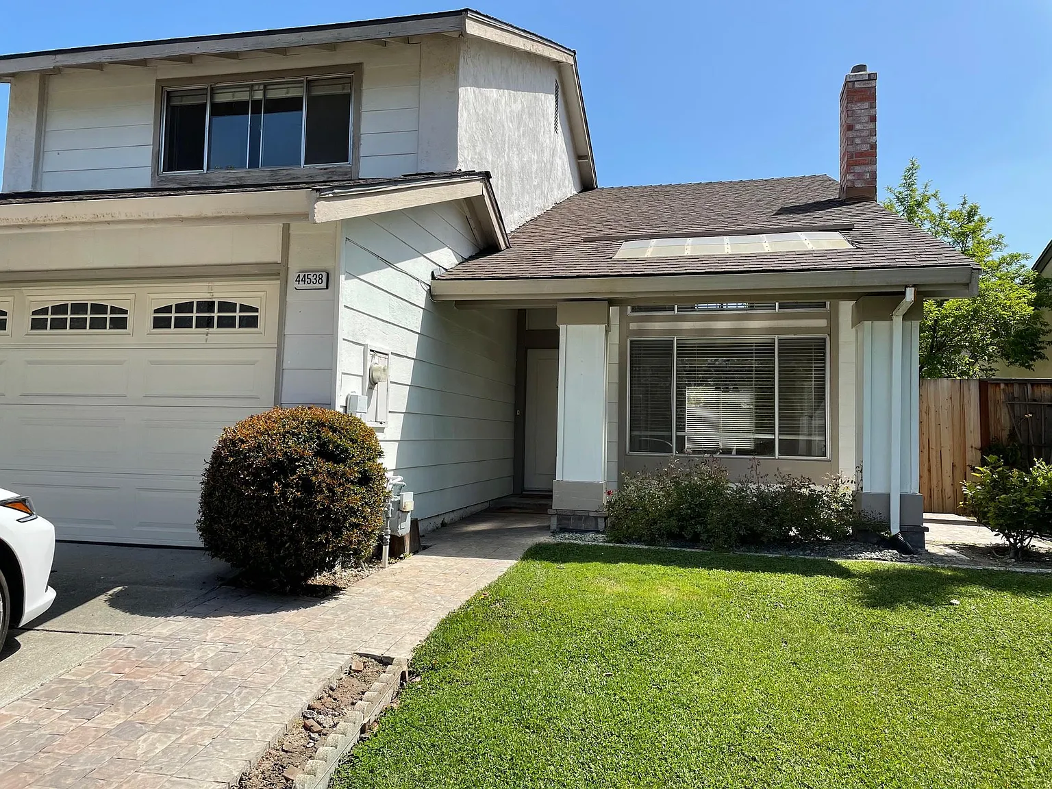 3 bed, 2.5 bath, 1700 sqft, $5,000 — Photo 1