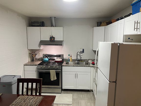 4th image of 2721 E Wier Ave #B