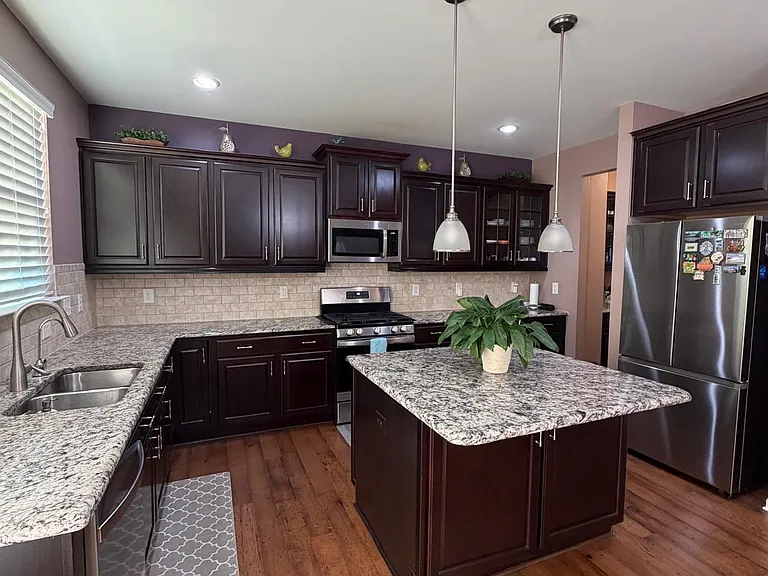 5733 Hurkett Ct — Photo 2