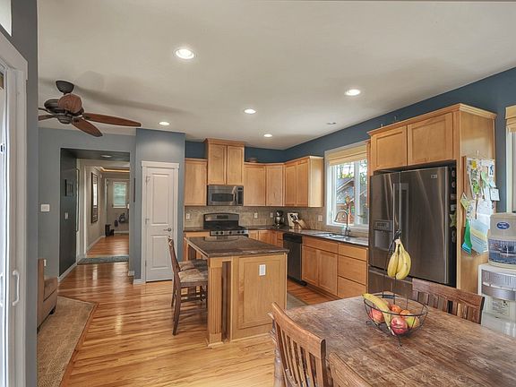 5th image of 416 191st St SW