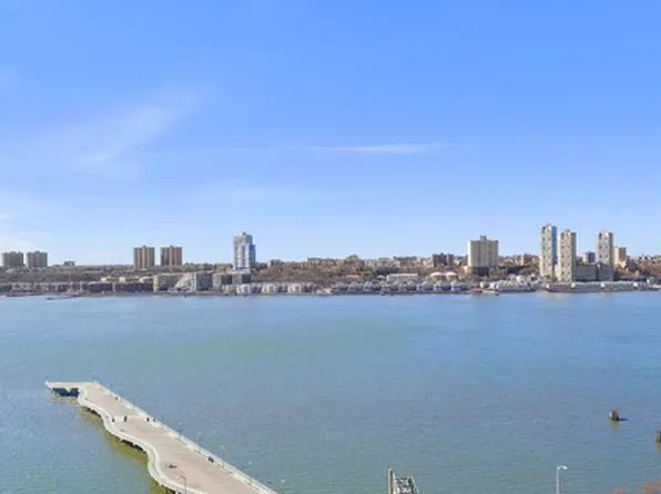 200 Riverside Boulevard image 4 of 11