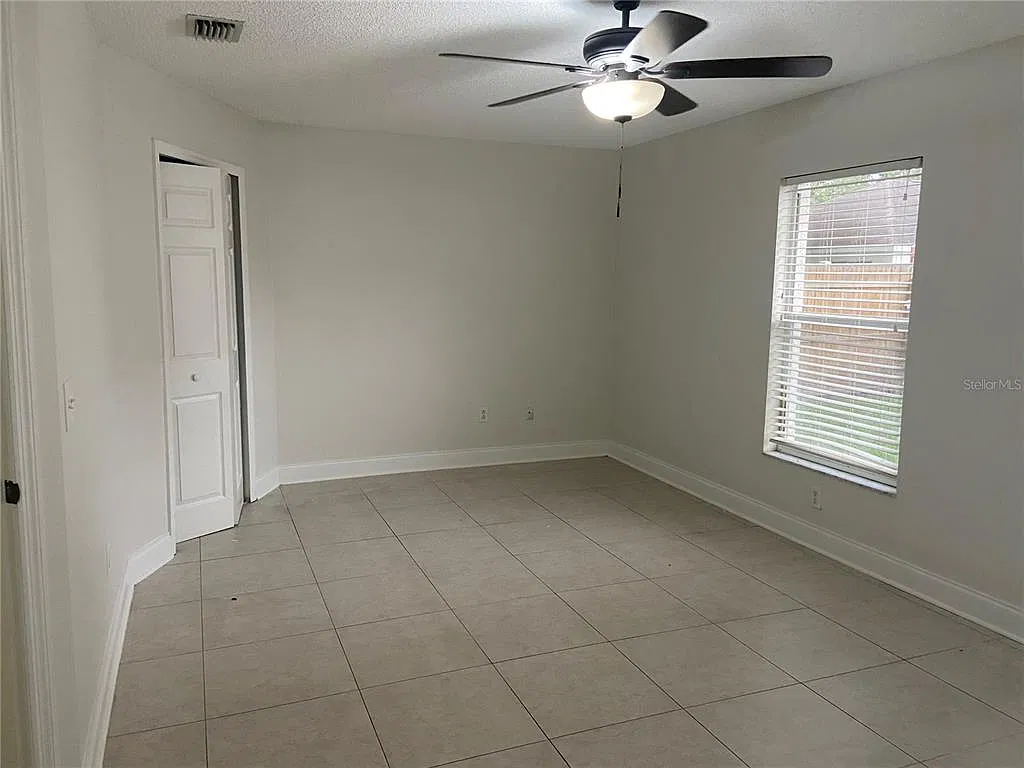 3 bed, 2.0 bath, 1322 sqft, $2,050 — Photo 3