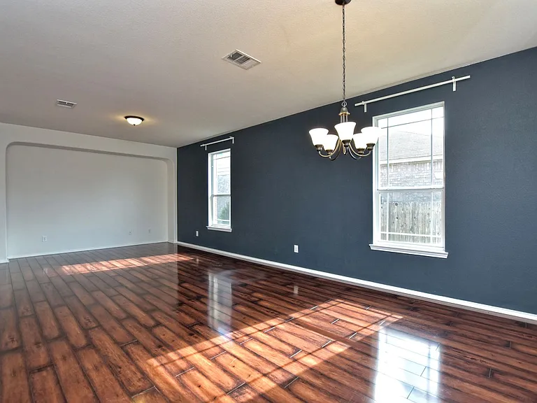 2717 Claremont Ct — Photo 11